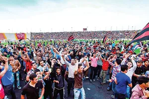 رکوردشکنی تاریخی؛ ورزشگاه امام&zwnj;رضا(ع) با حضور ۱۲ هزار هوادار در لیگ سه انفجار شد