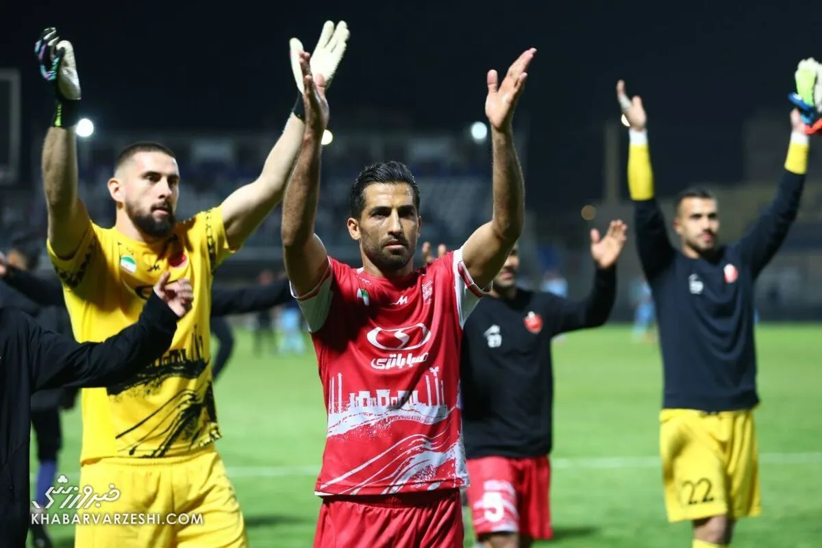 بازیکن پرسپولیس خودش را در رختکن حبس کرد