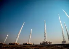 تصویر خبر فایننشال تایمز: تسلیحات پیشرفته ایران هنوز وارد میدان نشده&zwnj;اند