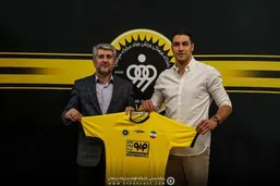 قرارداد محمدرضا اخباری با سپاهان امضا شد