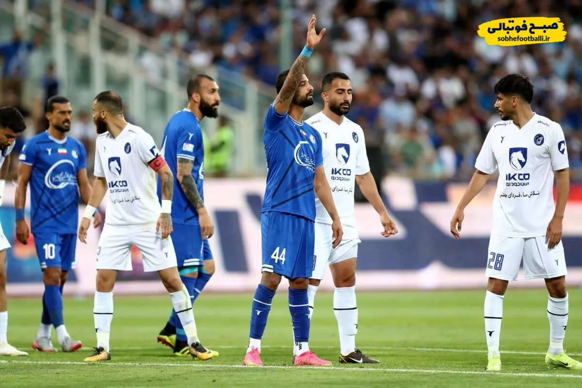 مدافع استقلال بعد از صعود قهر کرد!