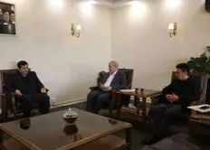 جلسه&zwnj;ی قلعه&zwnj;نویی، وزیر و تاج