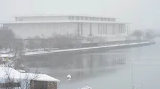 تصویر خبر فیلم | بارش شدید برف در محل برگزاری مراسم قرعه کشی جام جهانی ۲۰۲۶