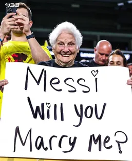 خواستگاری یک پیرزن از لیونل مسی!