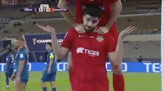 شادی سعید عزت&zwnj;اللهی پس از گلزنی برای شباب الاهلی مقابل بوریرام یونایتد در یک&zwnj;چهارم نهایی لیگ نخبگان آسیا