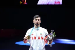 فیلم احترام نظامی عرفان محرمی هنگام برافراشته شدن پرچم مقدس ایران