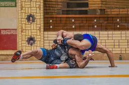 تصویر تیم ملی کشتی آزاد ایران با جام قهرمانی جهان ۲۰۲۵