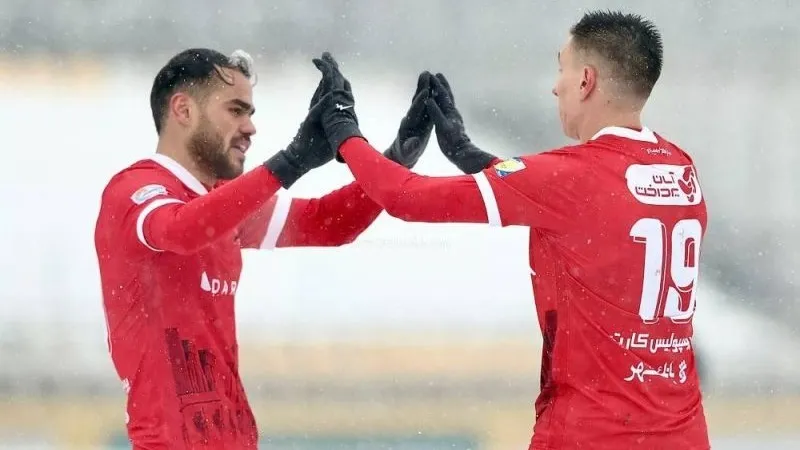 ایگور سرگیف و استون اورونوف در لباس پرسپولیس