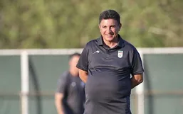 تصویر جدید امیر قلعه نویی، سرمربی تیم ملی در حال پدیکور