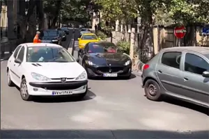 (ویدئو) تصادف عجیب یک مازراتی در خیابان فرشته تهران!