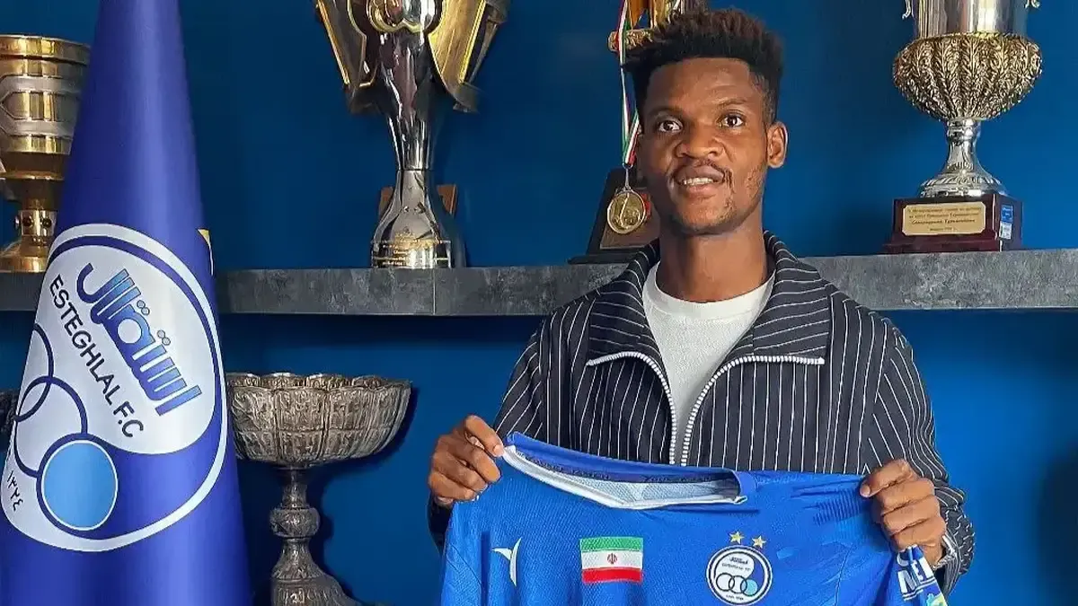 هافبک گابنی آبی پوشان به باشگاه استقلال نوتیس داد!