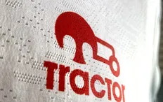 لوگوی رسمی باشگاه تراکتور تبریز در پس&zwnj;زمینه سفید