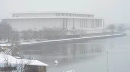 فیلم | بارش شدید برف در محل برگزاری مراسم قرعه کشی جام جهانی ۲۰۲۶