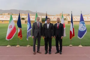 دیدار دیپلماتیک سرپرست استقلال با سفیر فرانسه در البرز / نشان آبی بر کت دیپلمات پاریسی