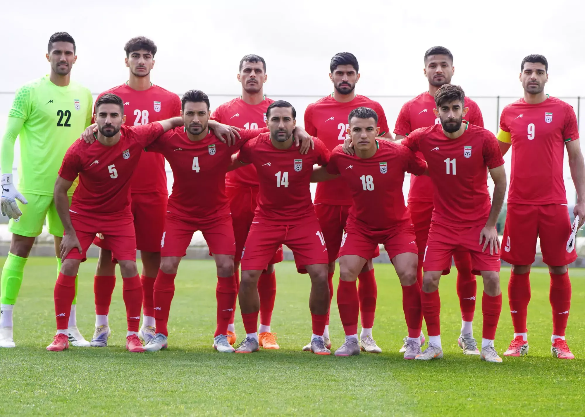 عکس تیمی تیم فوتبال ایران با لباس قرمز