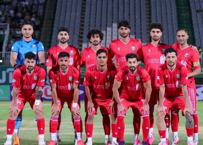 تیمی خیبر با لباس قرمز