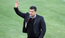 (عکس) علی دایی: دست مخالفانم را می‌بوسم