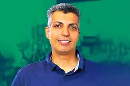 حمله مجری تلوزیونی به عادل فردوسی پور+ویدیو