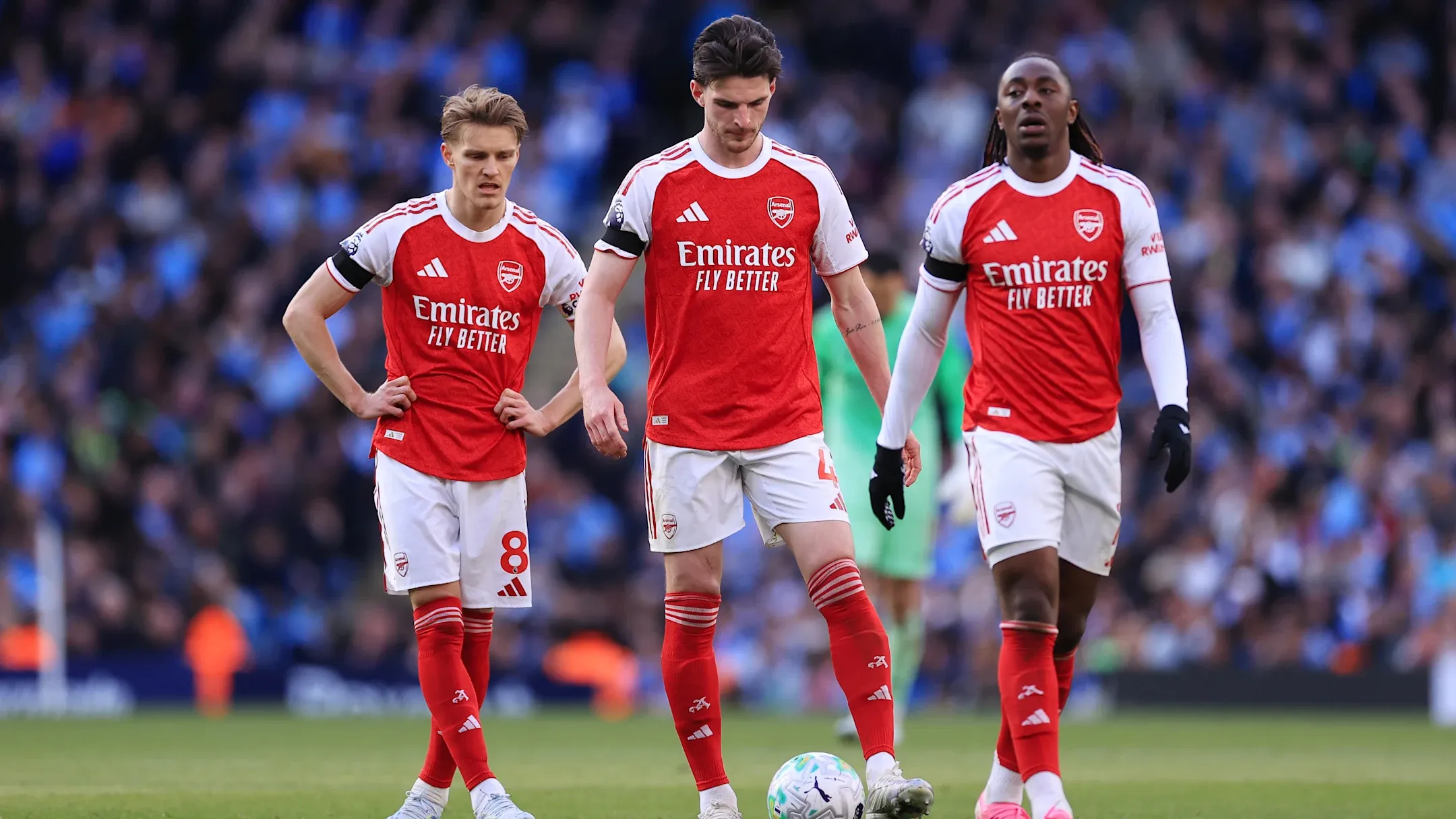 چهره ناراحت مارتین اودگارد، دکلان رایس و ابرچی ازه بازیکنان آرسنال