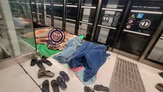 تصویر خبر اسرائیلی&zwnj;ها از ترس موشک&zwnj;های ایران در مترو می&zwnj;خوابند