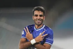 مدافع استقلال اردو را ترک کرد!