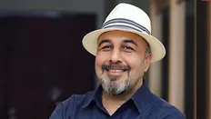 رقص رضا عطاران در یک فیلم 