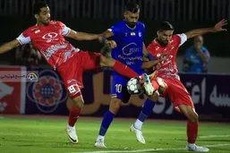 حاشیه منفی دربی ۱۰۶؛ سنگ&zwnj;پرانی و جراحت یک هوادار +عکس