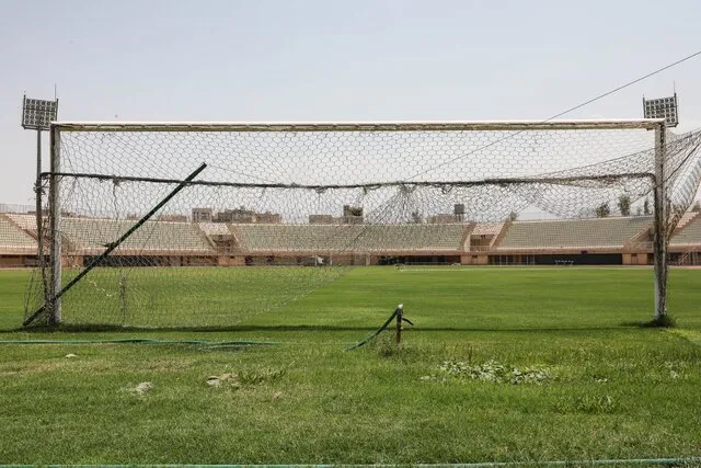 تعویض چمن ورزشگاه چادرملو