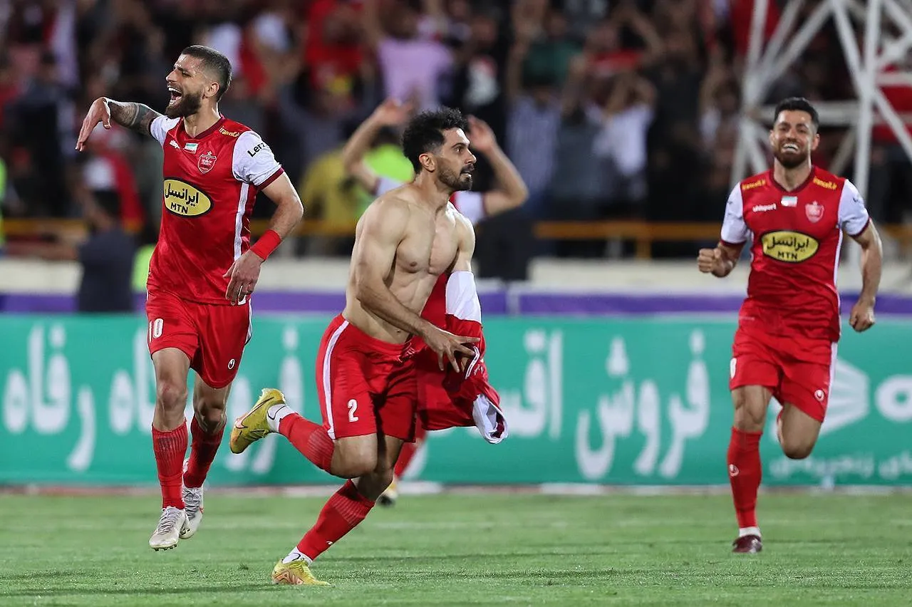 ویدئو | وقتی عالیشاه دل هوادار رو برد؛ عاشقانه&zwnj;ای از جنس پرسپولیس