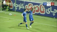 گل اول استقلال به نساجی توسط محمدرضا آزادی