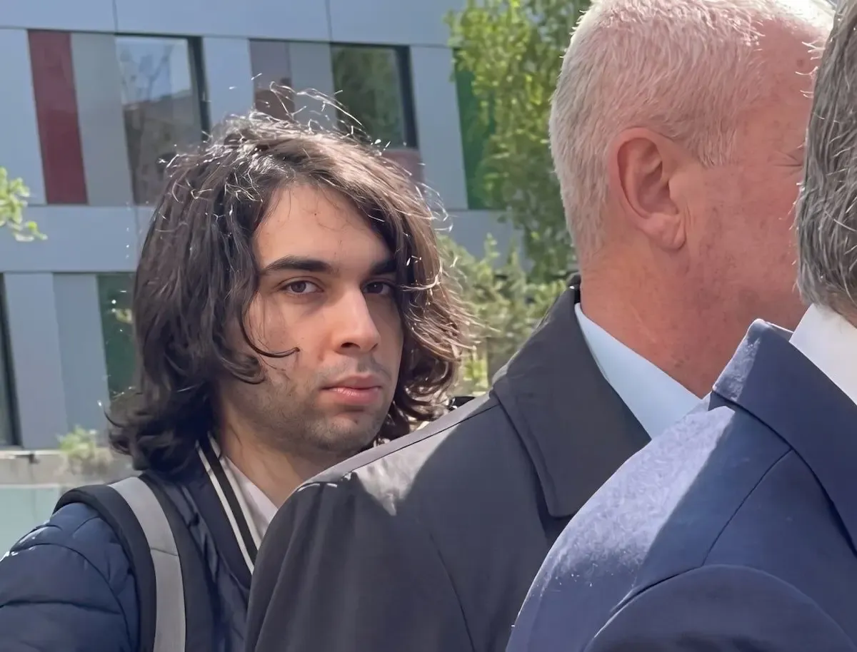 حمله به رضا پهلوی با سس