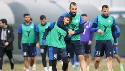 شوخی بانمک مهدی قایدی با ستاره استقلال: روزبه چشمی سالی یک&zwnj;بار گل می&zwnj;زند، اما حساس+فیلم