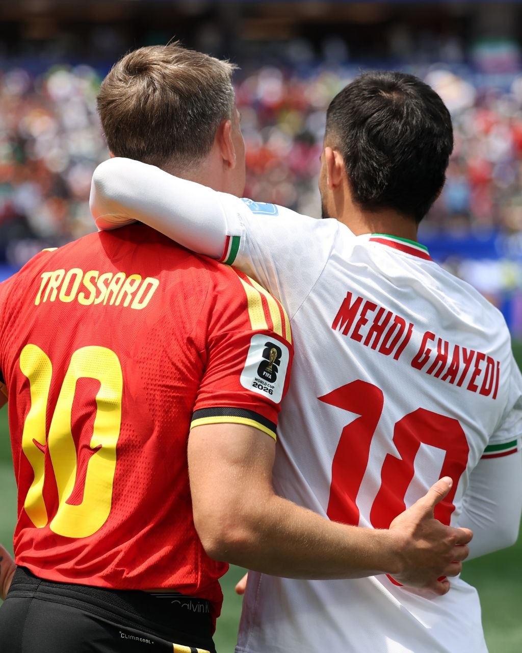 (عکس) دیدار دوستانه بعد از سوت پایان؛ قایدی به سراغ ستاره بلژیک رفت (عکس) دیدار دوستانه بعد از سوت پایان؛ قایدی به سراغ ستاره بلژیک رفت