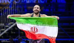 ویدئو سلام نظامی امیرحسین زارع به پرچم ایران پس از قهرمانی در کشتی آزاد جهان ۲۰۲۵