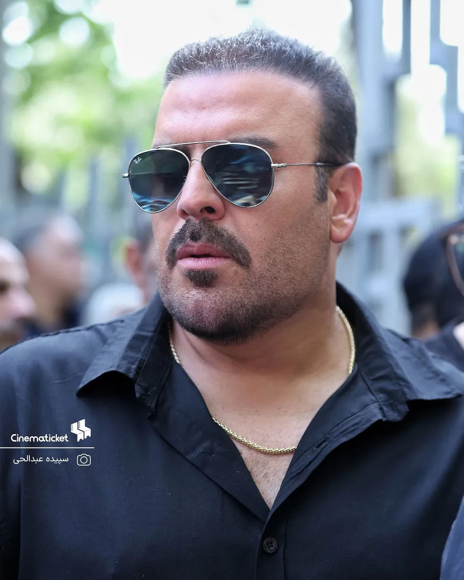 هنرمندان در مراسم تشییع اکبر عبدی