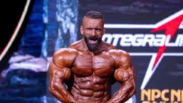 سلام نظامی هادی چوپان در فینال مسترالمپیا