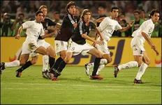 تصویر خبر نوستالژی؛ خلاصه بازی تاریخی ایران و آلمان در ورزشگاه آزادی با گزارش عادل فردوسی&zwnj;پور (سال ۱۳۸۳)