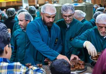 غیرت ایرانی و کرامت رضوی؛ کشتی‌گیران ملی‌پوش میزبان زائران حرم شدند