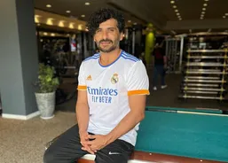 ملاقات یک پرسپولیسی با بازیکن سابق بارسلونا در امارات