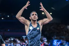 تصویر خبر ساعت و تاریخ کشتی رحمان عموزاد در فینال کشتی قهرمانی جهان