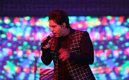 ویدئو لحظه سکته کردن امید جهان حین اجرای کنسرت