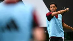 پیوستن جمال لویس به پرسپولیس کنسل شد؟ | رقم درخواستی سنگین و مشکل قدیمی در مچ پا