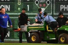 تصویر خبر ببینید؛ سقوط وحشتناک یک هوادار از دیوار ۶ متری ورزشگاه