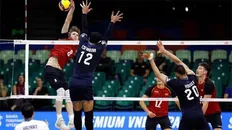 تصویر خبر دلیل پوشاندن پرچم ایران روی لباس تیم ملی والیبال!