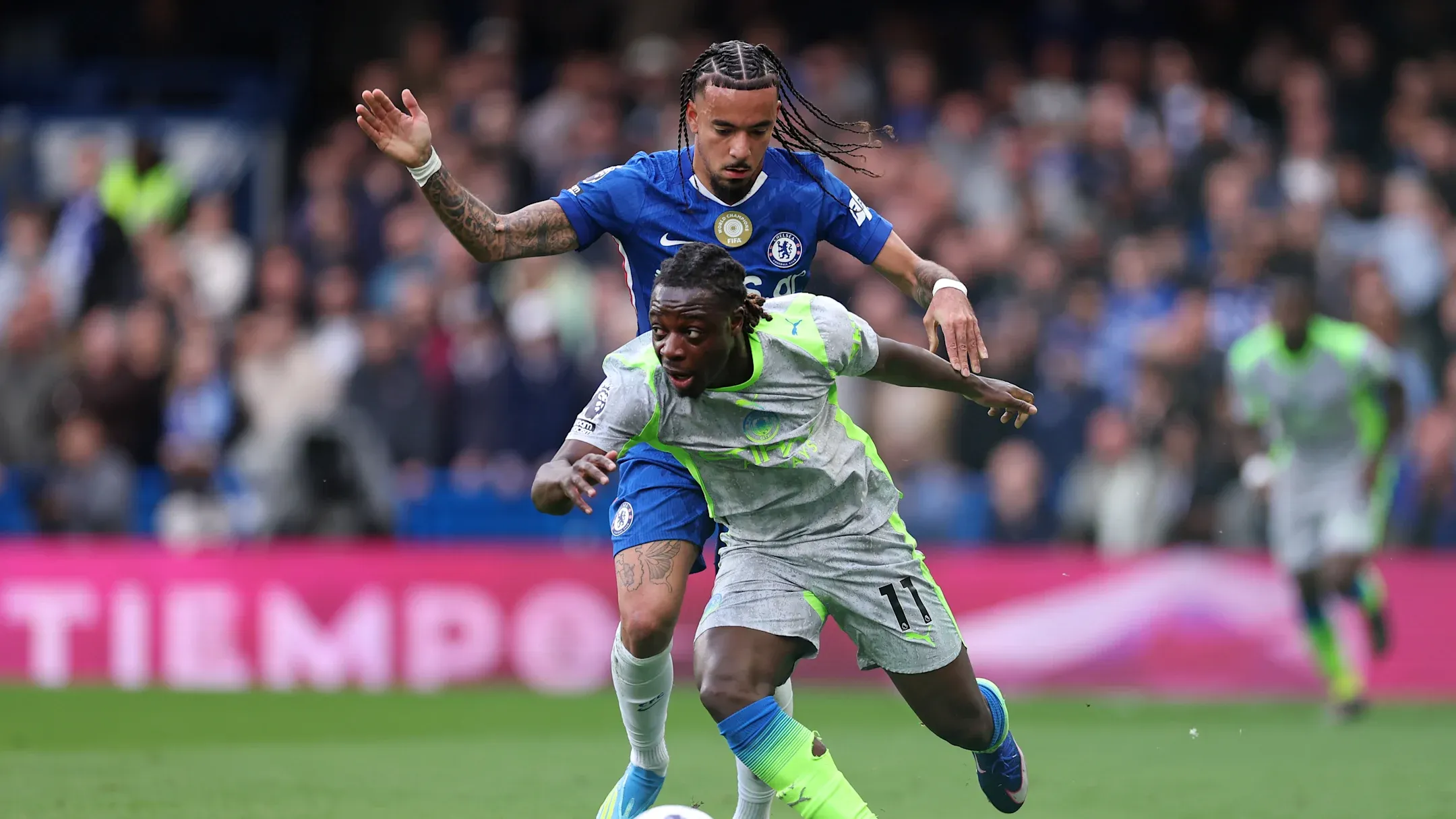 تقابل جرمی دوکو مهاجم منچسترسیتی و مالو گوستو مدافع چلسی