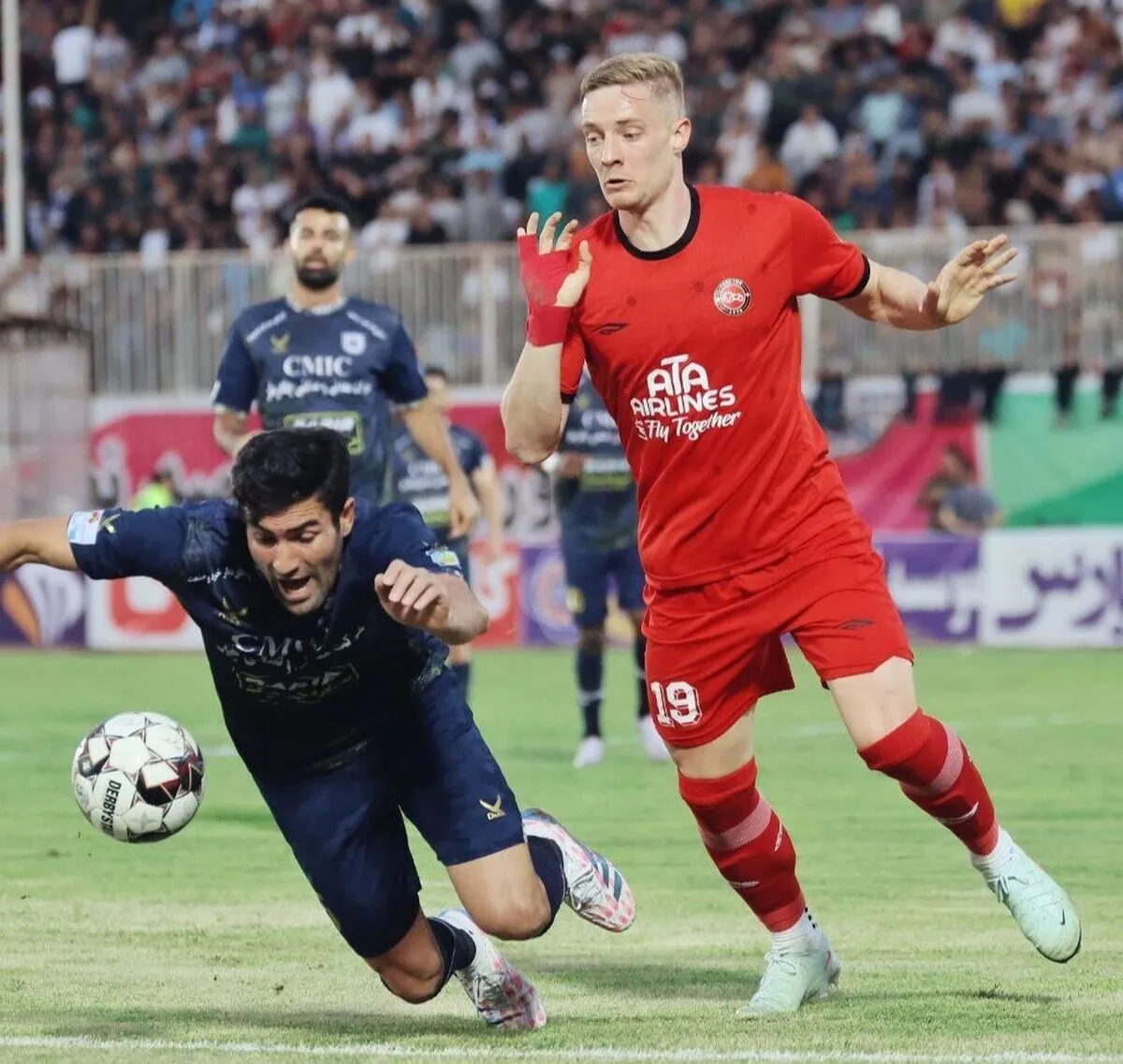 اخباری ترمز تراکتور را کشید