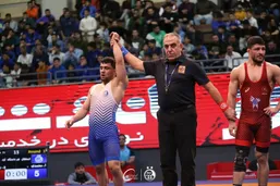 صعود مقتدرانه تیم کشتی فرنگی استقلال به فینال لیگ برتر