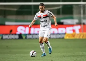 گل باورنکردنی بدون لمس توپ؛ عجیب&zwnj;ترین صحنه فوتبال جهان ثبت شد!