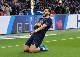 گل اول پاری سن ژرمن به بایرن توسط کواراتسخلیا