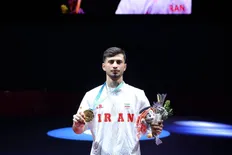 فیلم احترام نظامی عرفان محرمی هنگام برافراشته شدن پرچم مقدس ایران